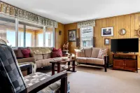 Beachfront Pet Friendly Sleeps 15 BBQ! - balcony