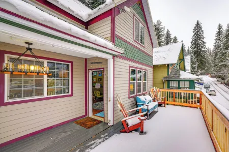13 Mi to Skiing: Downtown Wallace Home w/ Deck