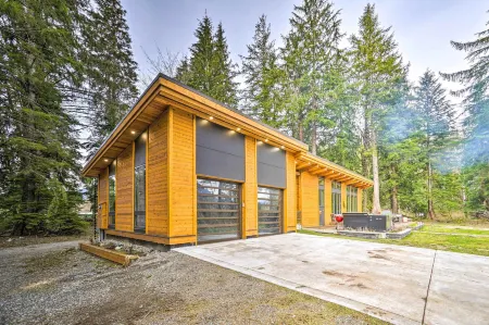 Gold Bar Cabin on Skykomish River Heated Swim Spa Отели в г. Индекс