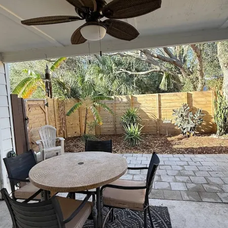 Best Coastal Escape: 2Br/1.5 BA w/Additional Outdoor Shower, 2-Min Walk to Beach