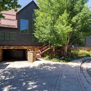 Etta Place 7 by Avantstay Ski in/ Ski Out Unit w/ Striking Views!
