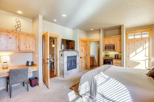 Mountain-view Cabin Near Trails in Powell Butte! - WiFi