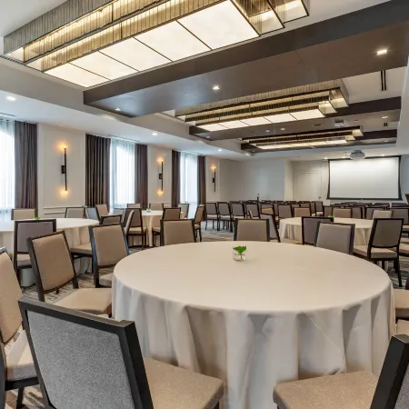 Cambria Hotel Houston Downtown Convention Center Отели рядом с достопримечательностью «Станция хьюстонского скоростного трамвая Preston»