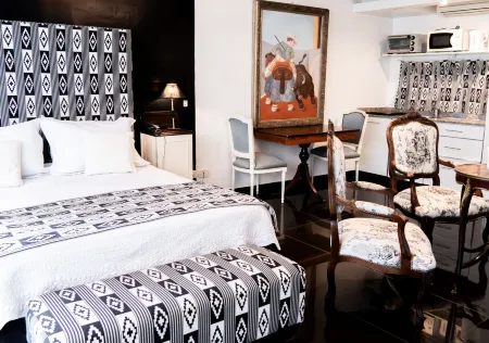 RentUp Suites - San Telmo, Moreno 820 Отели рядом с достопримечательностью «Манзана де лас Лусес»