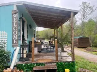 Gorgeous luxury waterfront tiny home on the bluffs