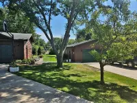 The Puckaway Place-Waterfront: Directly Across from Adeline's House of Cool! Hotels in Green Lake County