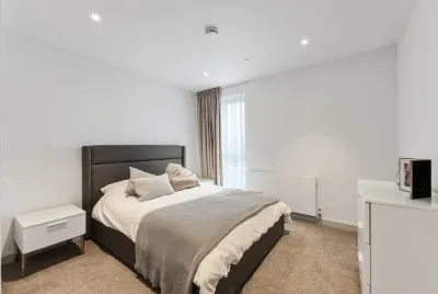 LUXURY TWO BED APARTMENT IN STRATFORD VILLAGE, NEAR WESTFIELD , STRATFORD INTL Hotels in Stratford
