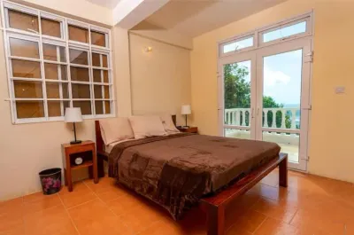Oceanfront 3-bedroom villa with spectacular view! Hotels in 
