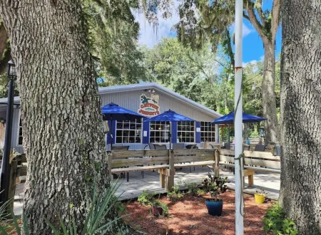 Heated Pool & Kayaking House with a Canal Access in Lake Panasoffkee