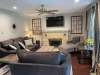 Cheerful 3 Bedroom Cottage Getaway w/ Lake Access