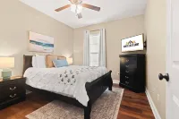 Fast WiFi and Modern Perks - Stylish Contractor Haven