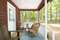 Serene Escape Beside Golf Course - Enchanting Rustic