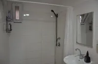 Cozy 1-bedroom apartment with a beautiful garden in Be'er Sheva with WiFi, AC