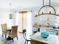 Townhome minutes away from downtown Charleston and Folly Beach