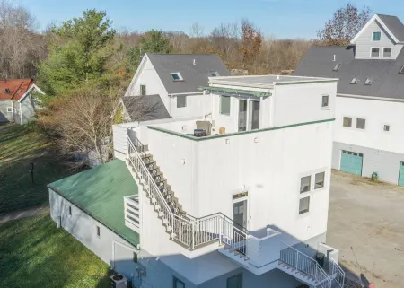 Condo Surrounded by Nature with Biking and Hiking - Charming Getaway