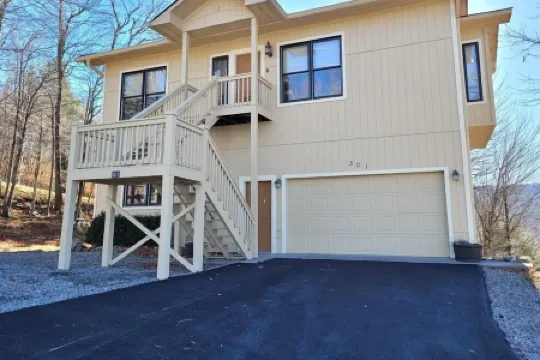 Ridge Retreat - Long-Range Views at the top of Beech Mountain