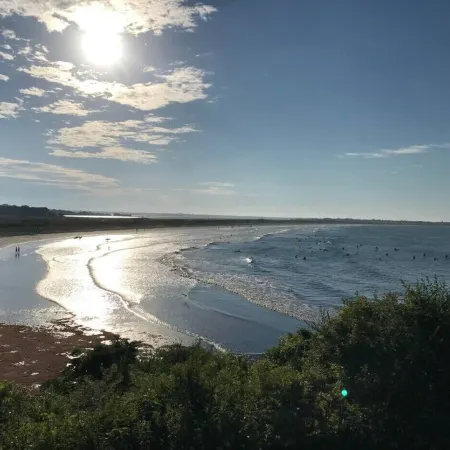Charming private home. Walk to beach, restaurants, entrance to the Cliff Walk!