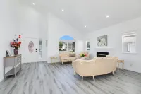 Spacious 4-bedroom house in Gate community in lovely Chino with WiFi, AC Hotel a Chino