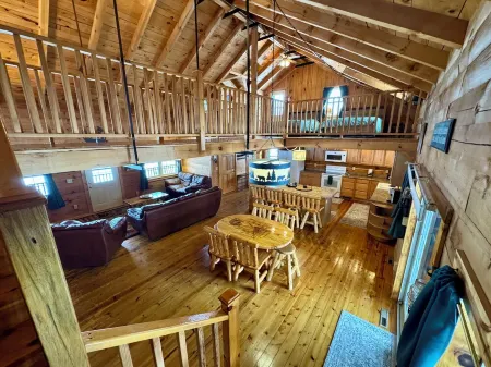 Revilo Moose Ridge Mauston - Smoky Mountain Vibes Meet Wisconsin Winter Magic!