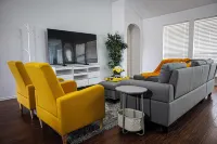 Charming 3-bedroom house in Jenks with AC, WiFi. Enjoy your stay Hotels in Jenks