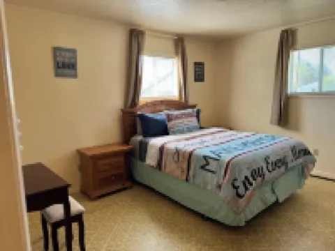 Lakeside Dune Getaway-direct dune access and the lake is just two blocks away! レイクサイドのホテル