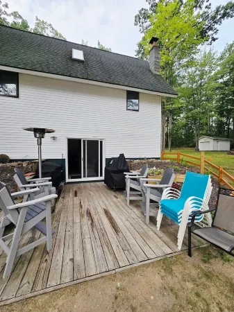 Quiet Higgins Lake home close to ATV trail, Boat Launch, and Silver Dollar!