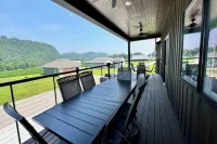 River Bluff Getaway– Upper  3BR/2BA Upper Level Unit with Gorgeous Deck Views