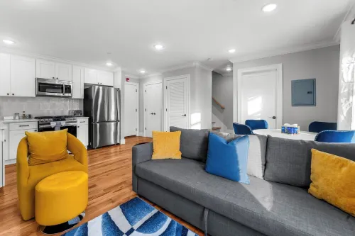 Luxurious Retreat! Near SI Stadium & PATH-Easy NYC Access-Walk to Shops & Dining Hotels in Harrison