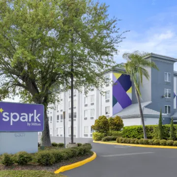 Spark by Hilton Orlando near SeaWorld Отели рядом с достопримечательностью «${{attraction}}»