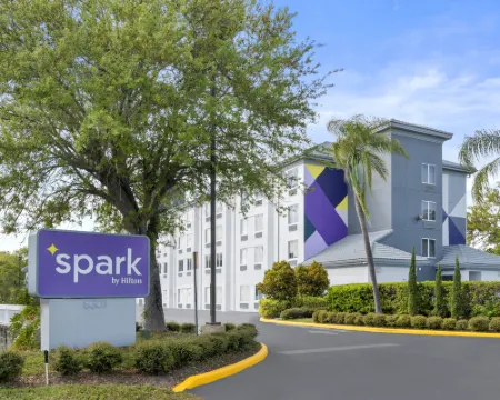 Spark by Hilton Orlando near SeaWorld Hoteles en Condado de Orange