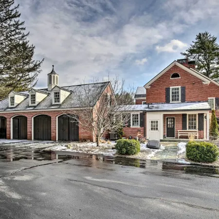 Spacious Estate w/ Courtyard: 2 Miles to Downtown!