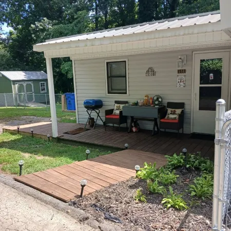 PROMO 10% WEEKLY/20% MONTHLY Pet Friendly, Home, private fenced yard.