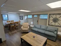 Large 2-Bedroom Lower Unit with Fast WI-FI & in Unit Washer/Dryer Hotels in Baraboo