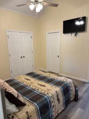 Charming Cottage at Bridge Over Doubled Waters in Sparta, NC