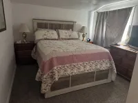 Charming 2-bedroom house with WiFi, AC in peaceful Council. Right in town.