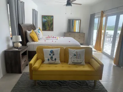 Spacious 4-bedroom  villa with AC and a Panoramic view on The ocean. โรงแรมใน