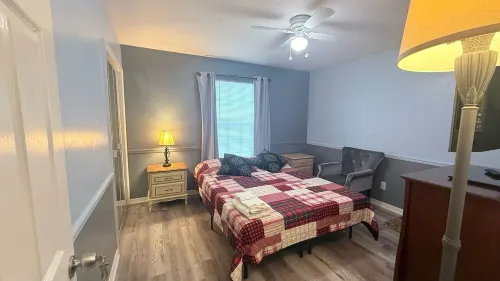 Charming Room with WiFi and AC in Palm Bay