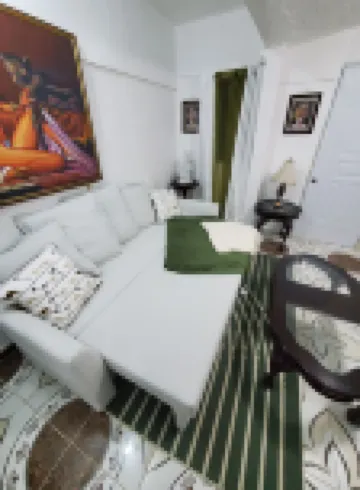 Cozy 2 bedroom apt 5 min to subway | Hot water!