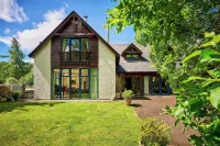 Glenardle Lodge - Riverside Highland Lodge w/ Hot Tub & Forest Views