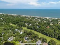 Relax and Unwind at This Cozy 2-Bedroom First Floor Condo in Edisto Beach. Hotels in Edisto Beach