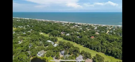 Relax and Unwind at this cozy 2-bedroom condo in Edisto Beach.