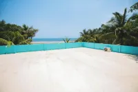Casa Turquesa - Luxury 3-Story Beachfront Estate Hotels in Aposentillo