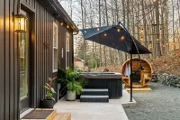 Charming 4-bedroom house with HOT TUB, SAUNA and Play Area in Newfoundland