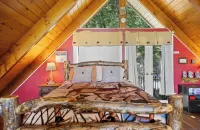 Views! Sunsets! Amenities! A-Frame Cabin Sleeping 8 Guests. Come Relax & Unwind!