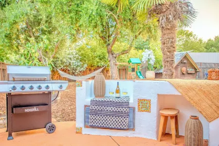 Pool Paradise in Wine Country!