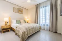 Chic 2BR Stay w Terrace Picuzzi 5 Min to Beach