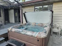 4- bed 3-bath w/private HOT TUB