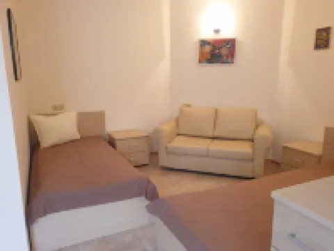 Vacation apartment with 2 bedrooms (5 beds), 1 living room with kitchenette