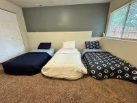 Angkla suits 4-bedroom house located in E.G with WiFi, washer, dryer and garage Hotels near Walmart Supercenter