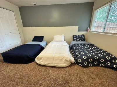 Angkla suits 4-bedroom house located in E.G with WiFi, washer, dryer and garage Hotels in der Nähe von Walmart Supercenter